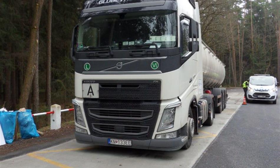 2017-3-28-1014cisterna s olejem.JPG